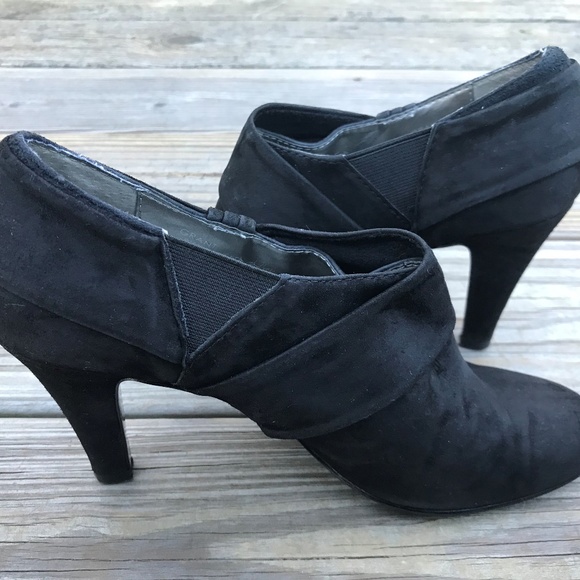 Tahari Women Heel Boots Shoe Grant Slip On Booties - Picture 4 of 8